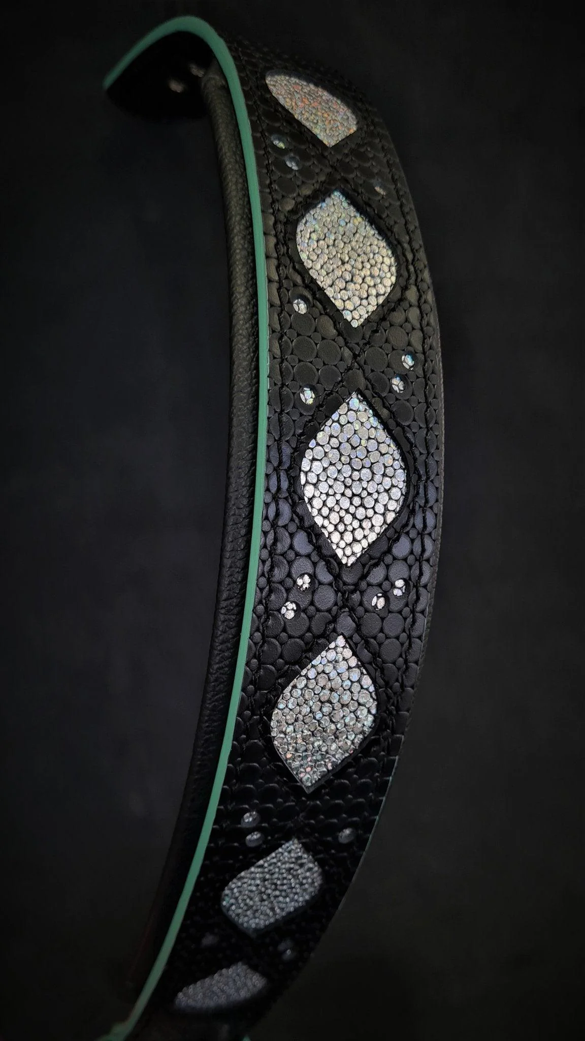 The ''Ariel'' collar - Image 3